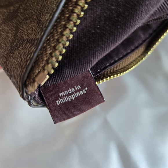 Coach 1941 LUX LINE SHIMMERY Burgundy and Tan Wristlet NWOT - Picture 6 of 7